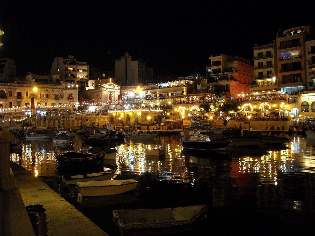 Spinola Seafront Apartment Сент Джулианс Номер фото
